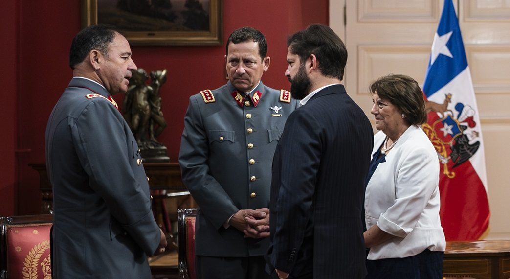 General Pedro Varela; General Javier Iturriaga, Presidente Gabriel Boric y Ministra Adriana Delpiano